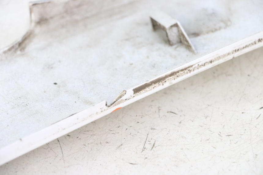 photo de BAS DE CAISSE GAUCHE SYM FIDDLE 3 III 50 (2014 - 2020) - Gros plan technique