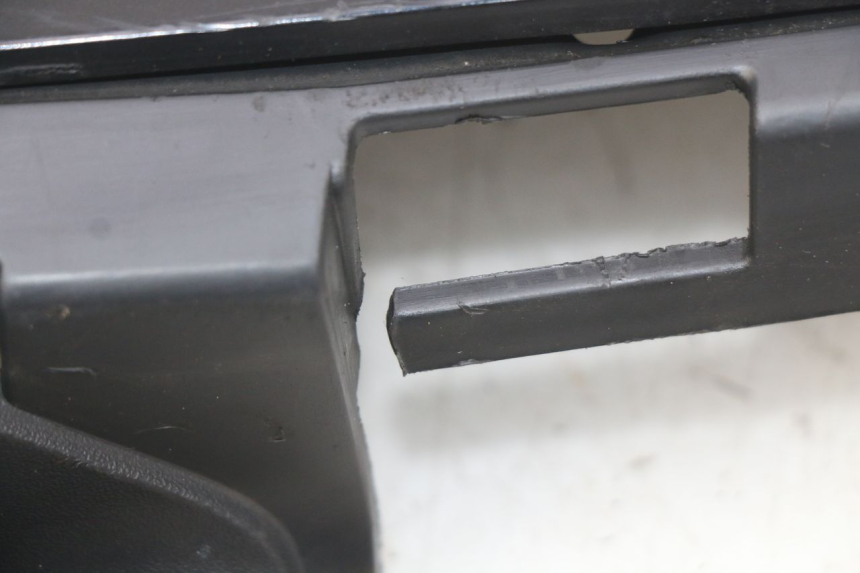 photo de BAS DE CAISSE GAUCHE PIAGGIO FLY 4T 50 (2013 - 2017) - Détail de la pièce