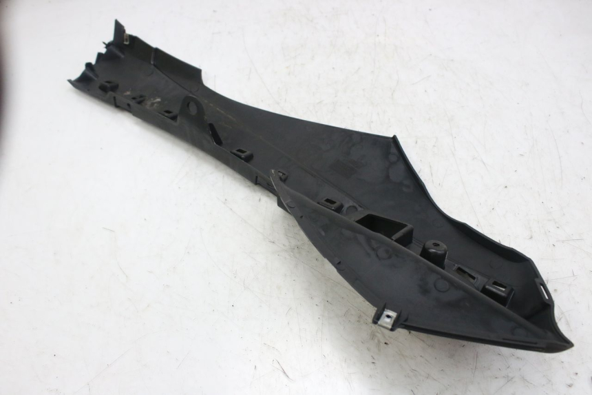 photo de BAS DE CAISSE GAUCHE PIAGGIO FLY 4T 50 (2013 - 2017) - Autre angle de vue