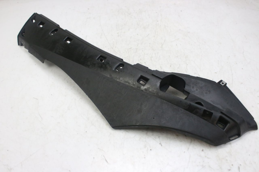 photo de BAS DE CAISSE GAUCHE PIAGGIO FLY 4T 50 (2013 - 2017) - Vue d’ensemble