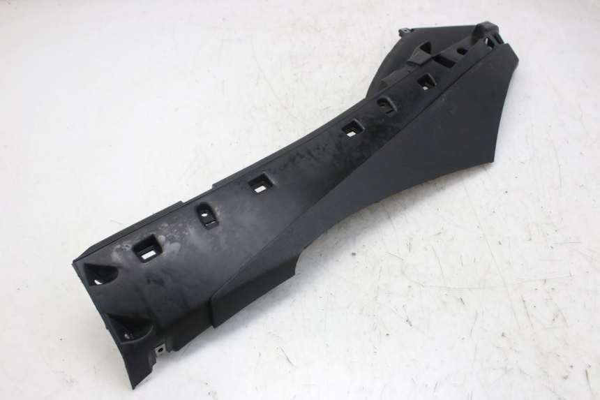 photo de BAS DE CAISSE GAUCHE PIAGGIO FLY 4T 50 (2013 - 2017) - Points de fixation