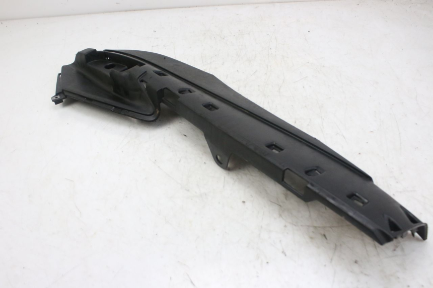 photo de BAS DE CAISSE GAUCHE PIAGGIO FLY 4T 50 (2013 - 2017) - État de surface