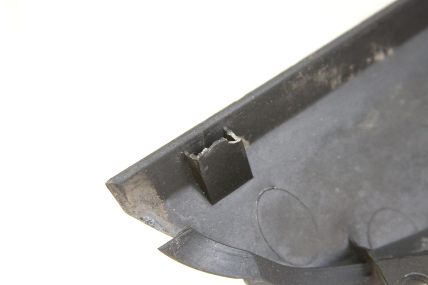 photo de BAS DE CAISSE GAUCHE HONDA FORZA 125 (2015 - 2016) - Détail de la pièce