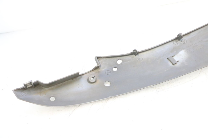 photo de BAS DE CAISSE GAUCHE SYM GTS EVO 125 (2009 - 2013) - Marquages et références