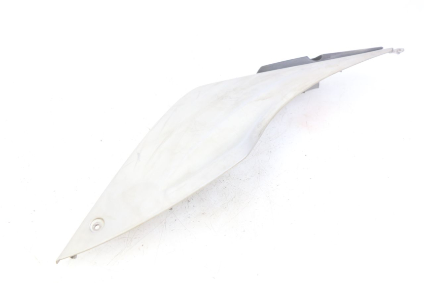 photo de BAS DE CAISSE GAUCHE YAMAHA HW XENTER 125 (2011 - 2017) - Gros plan technique