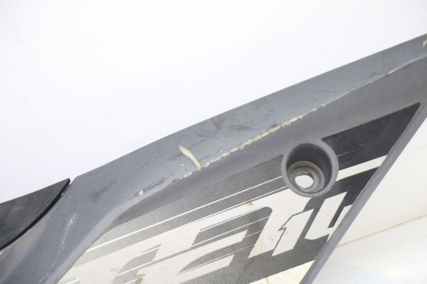 photo de BAS DE CAISSE GAUCHE SYM JET 14 4T 50 (2018 - 2022) - Autre angle de vue