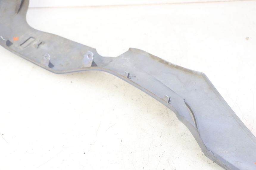 photo de BAS DE CAISSE GAUCHE SYM JOYMAX 125 (2010 - 2017) - Détail de la pièce