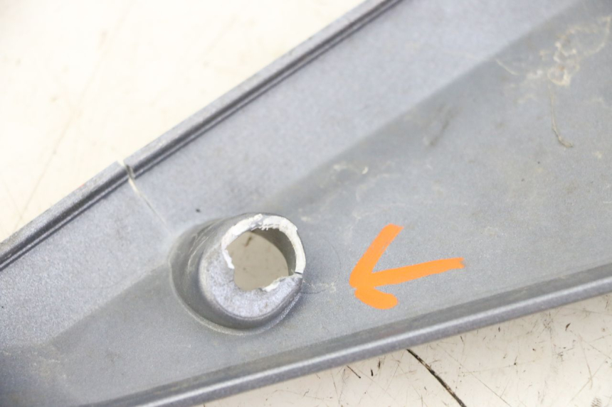 photo de BAS DE CAISSE GAUCHE SYM JOYMAX 125 (2010 - 2017) - Points de fixation