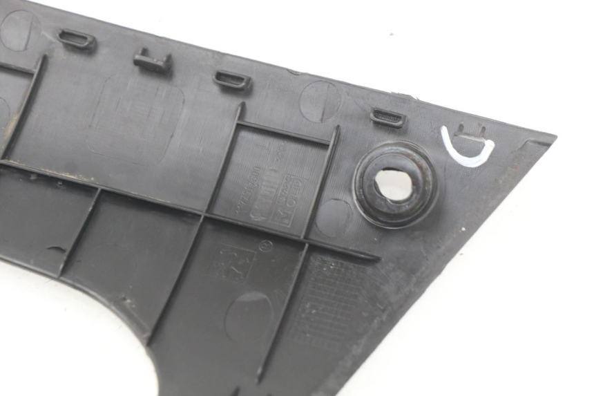 photo de BAS DE CAISSE GAUCHE PEUGEOT KISBEE 2T 50 (2010 - 2017) - Zoom état d’usage