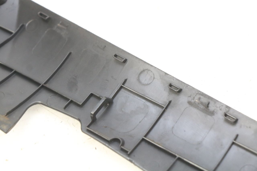 photo de BAS DE CAISSE GAUCHE PEUGEOT KISBEE 4T 50 (2010 - 2017) - Points de fixation