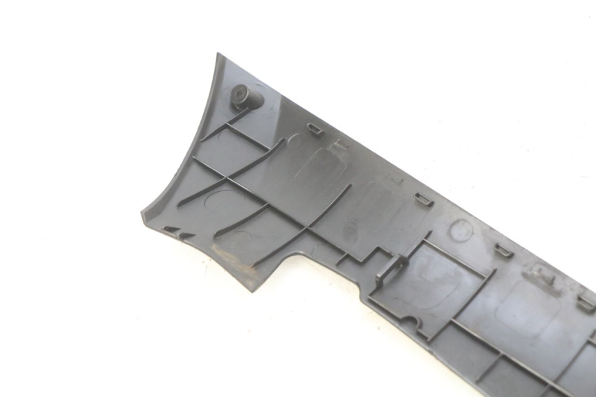 photo de BAS DE CAISSE GAUCHE PEUGEOT KISBEE 4T 50 (2010 - 2017) - Marquages et références