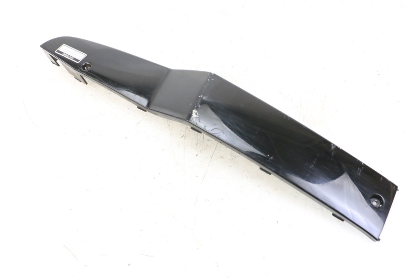 photo de BAS DE CAISSE GAUCHE KYMCO PEOPLE S 125 (2000 - 2008) - Gros plan technique