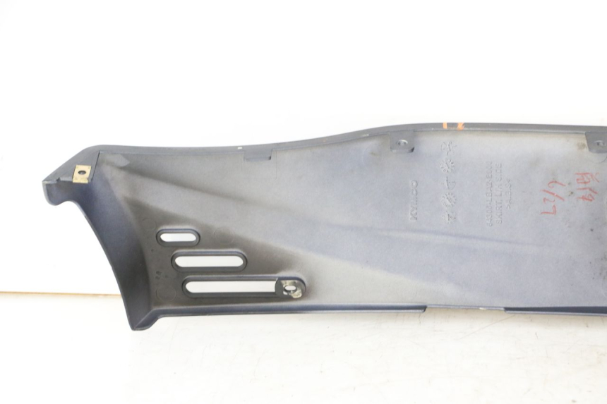 photo de BAS DE CAISSE GAUCHE KYMCO XCITING 500 (2007 - 2010) - Autre angle de vue