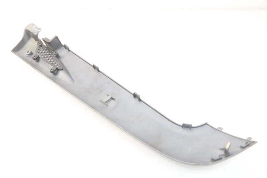 photo de BAS DE CAISSE GAUCHE KYMCO LIKE 4T 50 (2009 - 2018) - Gros plan technique