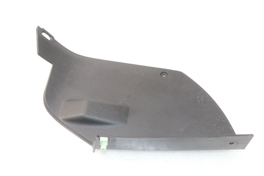 photo de BAS DE CAISSE GAUCHE PEUGEOT METROPOLIS 400 (2017 - 2020) - Gros plan technique