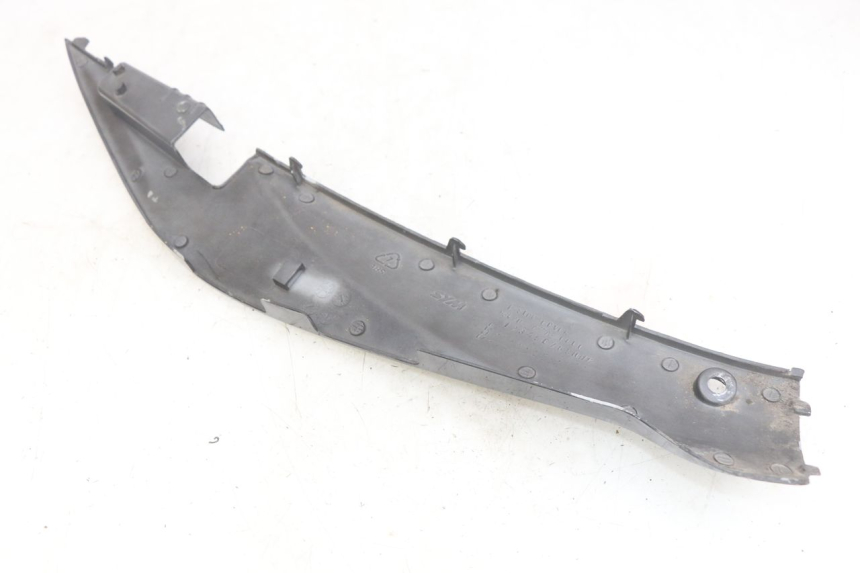 photo de BAS DE CAISSE GAUCHE SYM MIO 50 (2011 - 2017) - Détail de la pièce