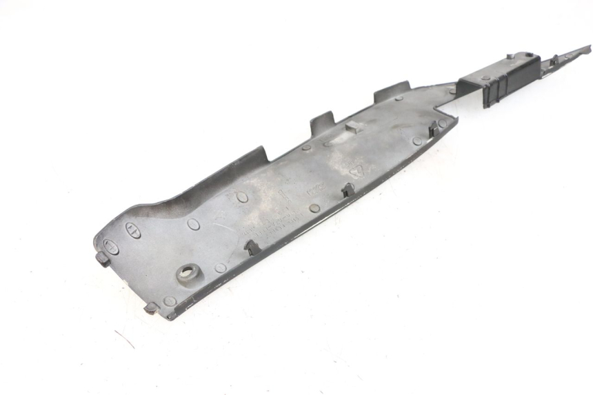 photo de BAS DE CAISSE GAUCHE SYM MIO 50 (2005 - 2010) - Autre angle de vue