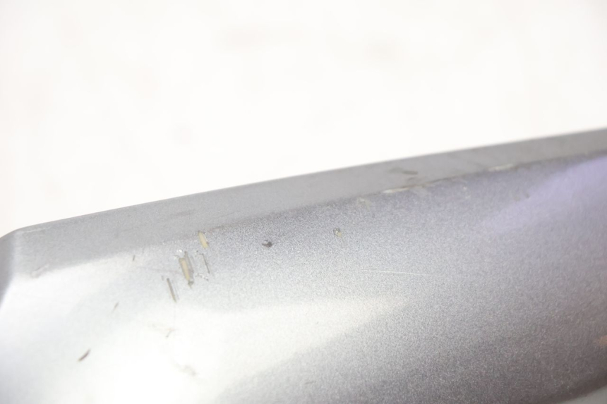 photo de BAS DE CAISSE GAUCHE KYMCO MOVIE S 125 (2009 - 2018) - Gros plan technique