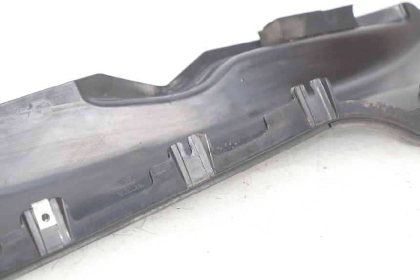 photo de BAS DE CAISSE GAUCHE PIAGGIO MP3 LT 300 (2010 - 2016) - Zoom état d’usage