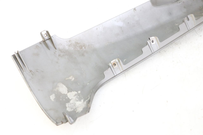 photo de BAS DE CAISSE GAUCHE PIAGGIO MP3 LT 300 (2010 - 2016) - Gros plan technique