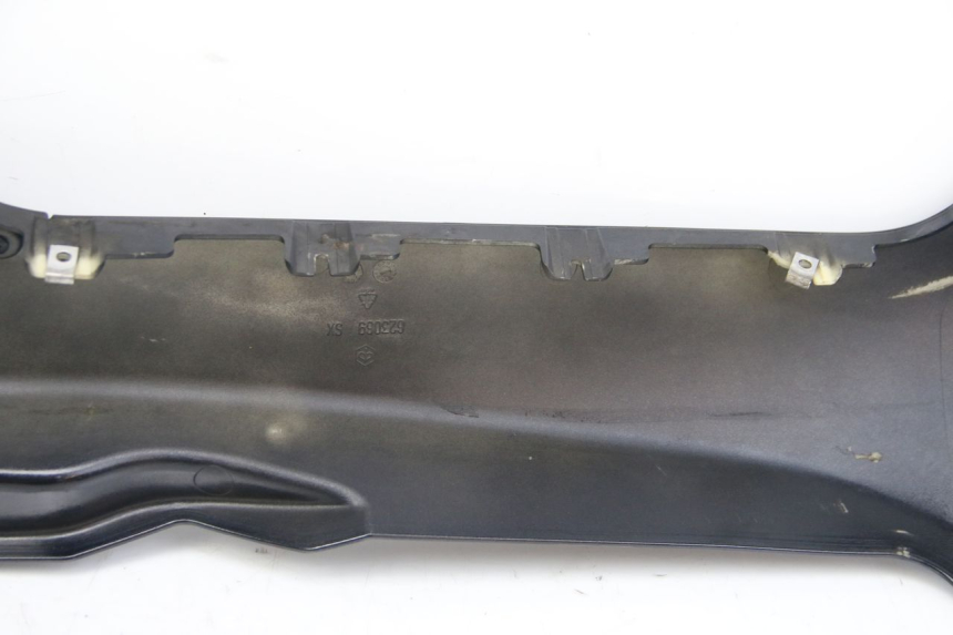 photo de BAS DE CAISSE GAUCHE PIAGGIO MP3 125 (2006 - 2014) - État de surface