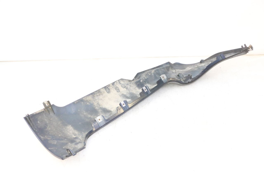 photo de BAS DE CAISSE GAUCHE PIAGGIO MP3 RL 250 (2006 - 2010) - Gros plan technique