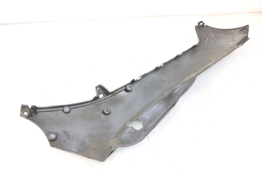 photo de BAS DE CAISSE GAUCHE PIAGGIO MP3 RL 250 (2006 - 2010) - Gros plan technique