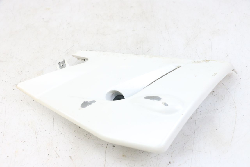 photo de BAS DE CAISSE GAUCHE MOTO GUZZI NORGE 8V GT 1200 (2011 - 2016) - Gros plan technique