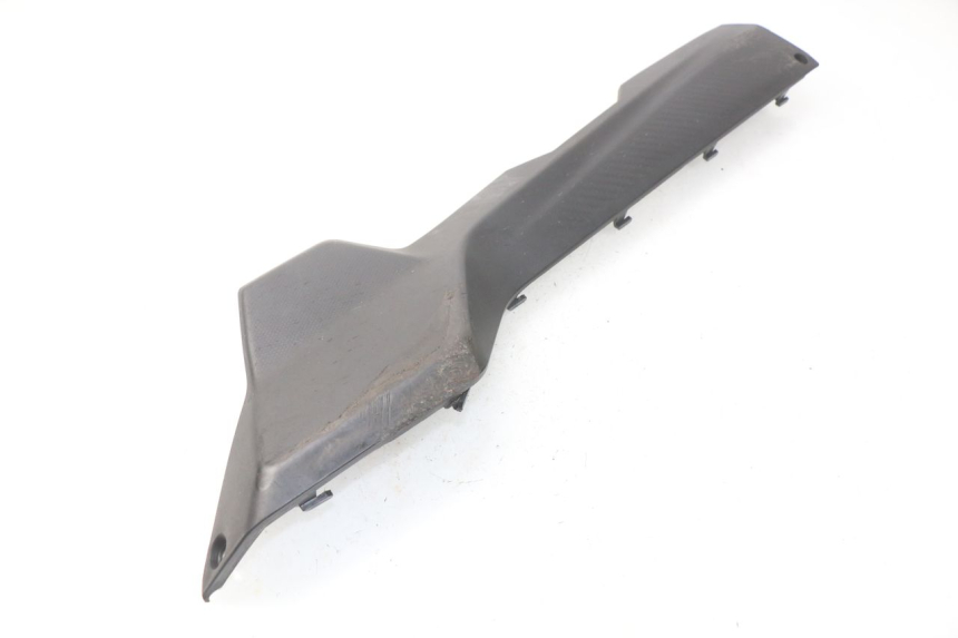 photo de BAS DE CAISSE GAUCHE SYM ORBIT III 3 4T 50 (2018 - 2021) - Gros plan technique