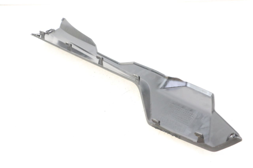 photo de BAS DE CAISSE GAUCHE SYM ORBIT III 3 4T 50 (2021 - 2025) - Gros plan technique