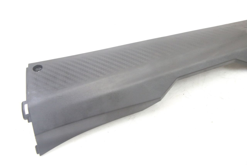 photo de BAS DE CAISSE GAUCHE SYM ORBIT III 3 4T 50 (2021 - 2025) - Détail de la pièce