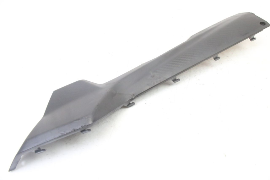 photo de BAS DE CAISSE GAUCHE SYM ORBIT III 3 4T 50 (2021 - 2025) - Gros plan technique