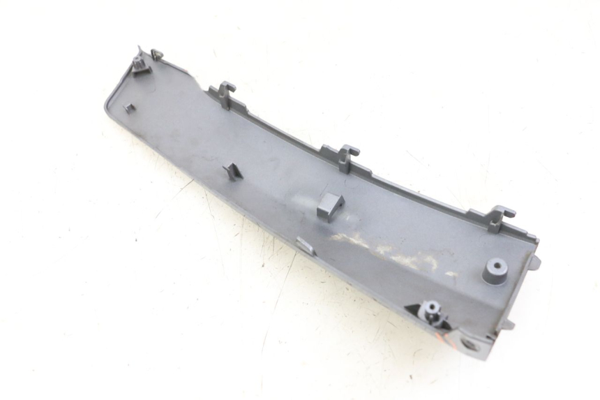 photo de BAS DE CAISSE GAUCHE PEUGEOT BELVILLE 125 (2017 - 2021) - Gros plan technique