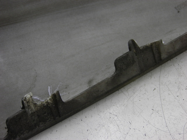 photo de BAS DE CAISSE GAUCHE PIAGGIO MP3 RL 125 (2006 - 2014) - Zoom état d’usage