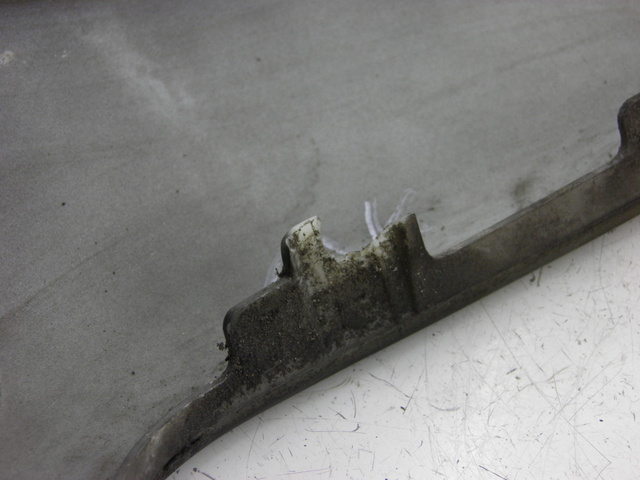 photo de BAS DE CAISSE GAUCHE PIAGGIO MP3 RL 125 (2006 - 2014) - Gros plan technique