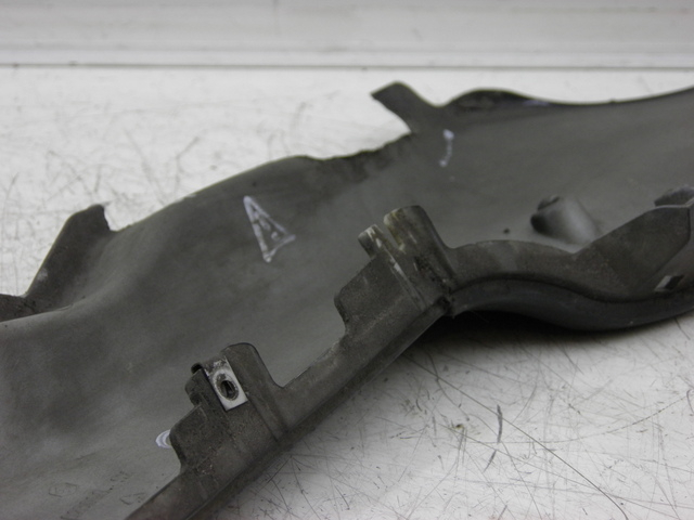 photo de BAS DE CAISSE GAUCHE PIAGGIO MP3 RL 125 (2006 - 2014) - Points de fixation