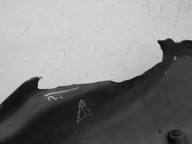 photo de BAS DE CAISSE GAUCHE PIAGGIO MP3 RL 125 (2006 - 2014) - État de surface