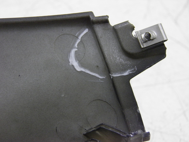 photo de BAS DE CAISSE GAUCHE PIAGGIO X8 STREET 125 (2006 - 2007) - Zoom état d’usage