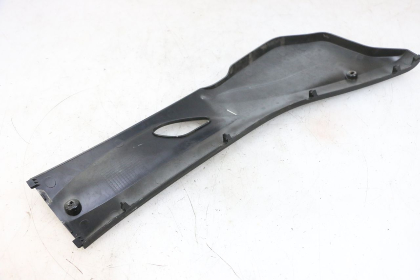 photo de BAS DE CAISSE GAUCHE DAELIM S1 125 (2007 - 2016) - Gros plan technique