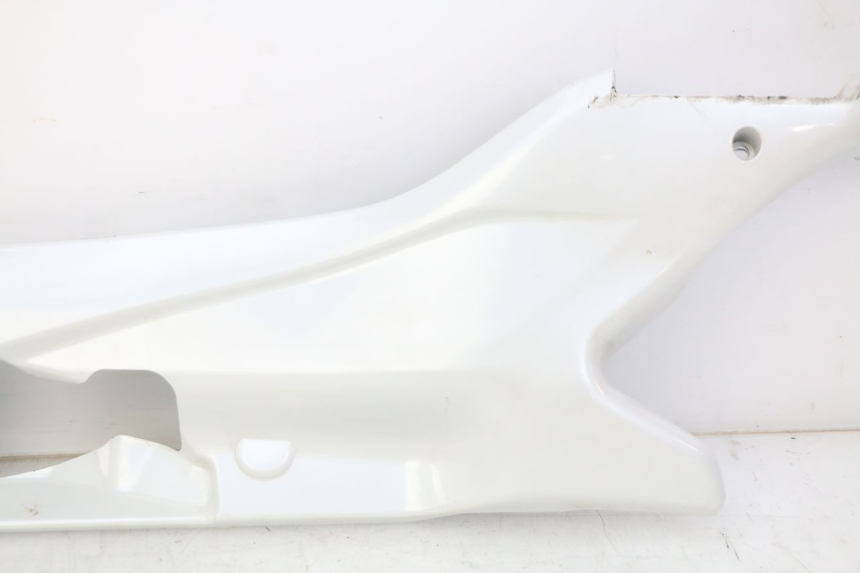 photo de BAS DE CAISSE GAUCHE DAELIM S3 125 (2010 - 2017) - Marquages et références