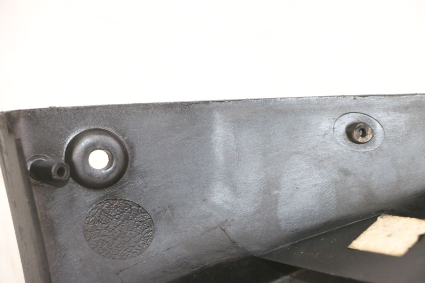 photo de BAS DE CAISSE GAUCHE PEUGEOT SATELIS COMPRESSOR K15 125 (2006 - 2009) - Détail de la pièce