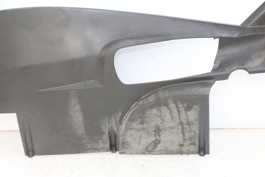 photo de BAS DE CAISSE GAUCHE PEUGEOT SATELIS COMPRESSOR K15 125 (2006 - 2009) - Vue rapprochée