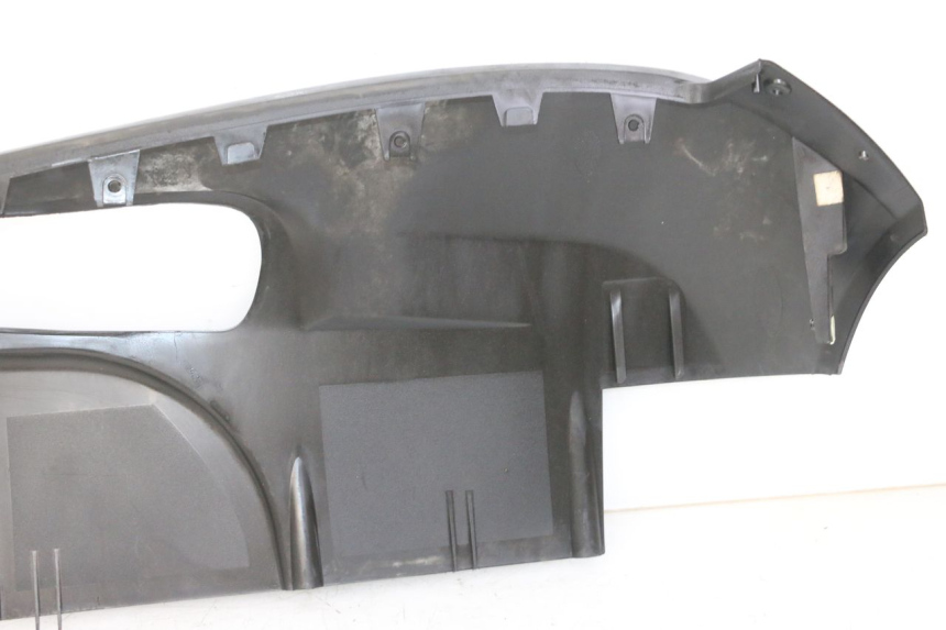 photo de BAS DE CAISSE GAUCHE PEUGEOT SATELIS COMPRESSOR K15 125 (2006 - 2009) - Points de fixation