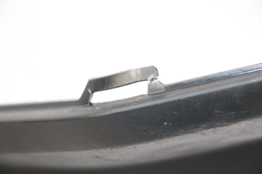 photo de BAS DE CAISSE GAUCHE PEUGEOT SATELIS 125 (2010 - 2012) - Zoom état d’usage