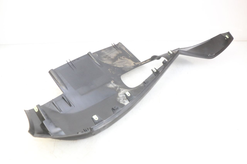 photo de BAS DE CAISSE GAUCHE PEUGEOT SATELIS 125 (2010 - 2012) - Points de fixation