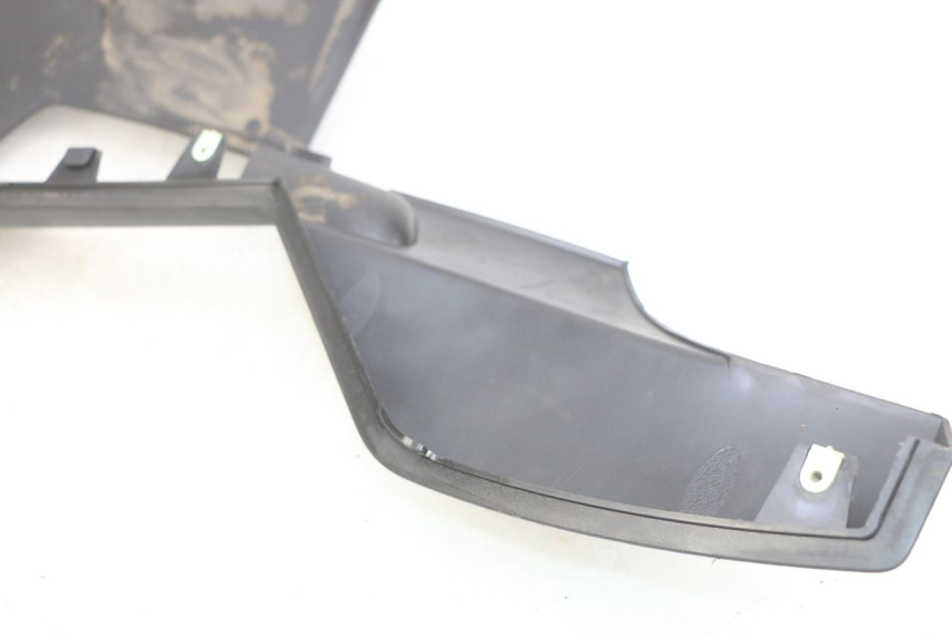photo de BAS DE CAISSE GAUCHE PEUGEOT SATELIS 125 (2010 - 2012) - État de surface