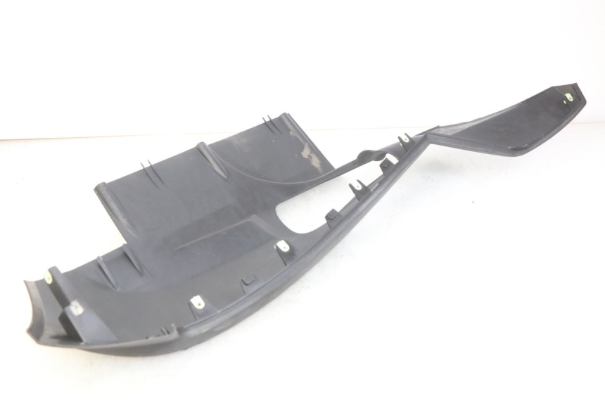 photo de BAS DE CAISSE GAUCHE PEUGEOT SATELIS 125 (2006 - 2009) - Autre angle de vue