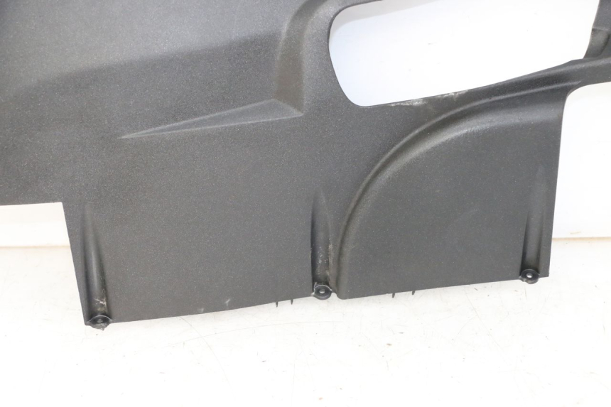 photo de BAS DE CAISSE GAUCHE PEUGEOT SATELIS 125 (2013 - 2018) - État de surface