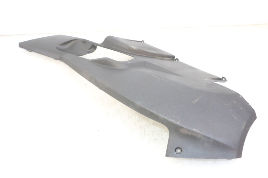 photo de BAS DE CAISSE GAUCHE PEUGEOT SATELIS 125 (2013 - 2018) - Gros plan technique