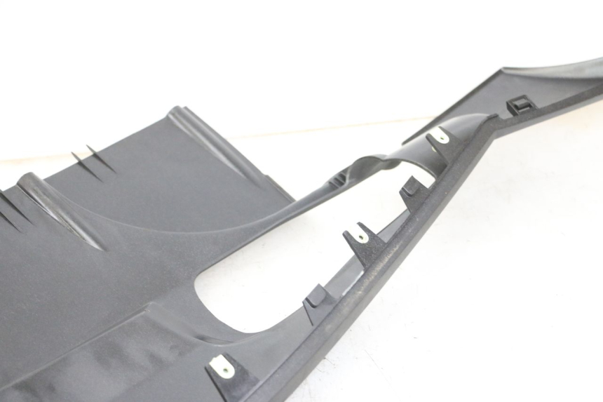 photo de BAS DE CAISSE GAUCHE PEUGEOT SATELIS 125 (2013 - 2018) - État de surface